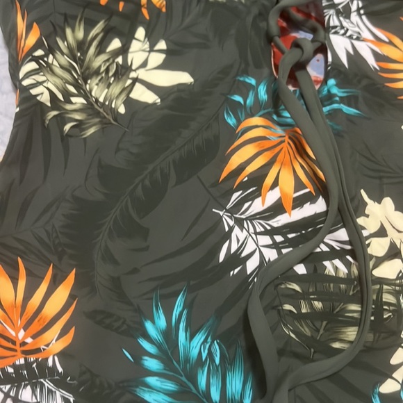 Swimsuit - Picture 3 of 10